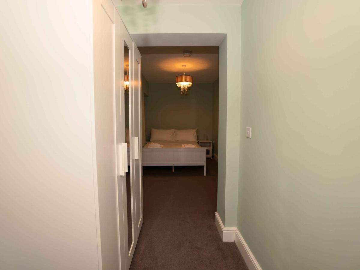 Pass The Keys Newly Renovated 2 Bedroom Apartment And Free Parking Scarborough Dış mekan fotoğraf