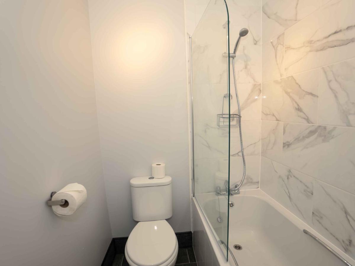 Pass The Keys Newly Renovated 2 Bedroom Apartment And Free Parking Scarborough Dış mekan fotoğraf